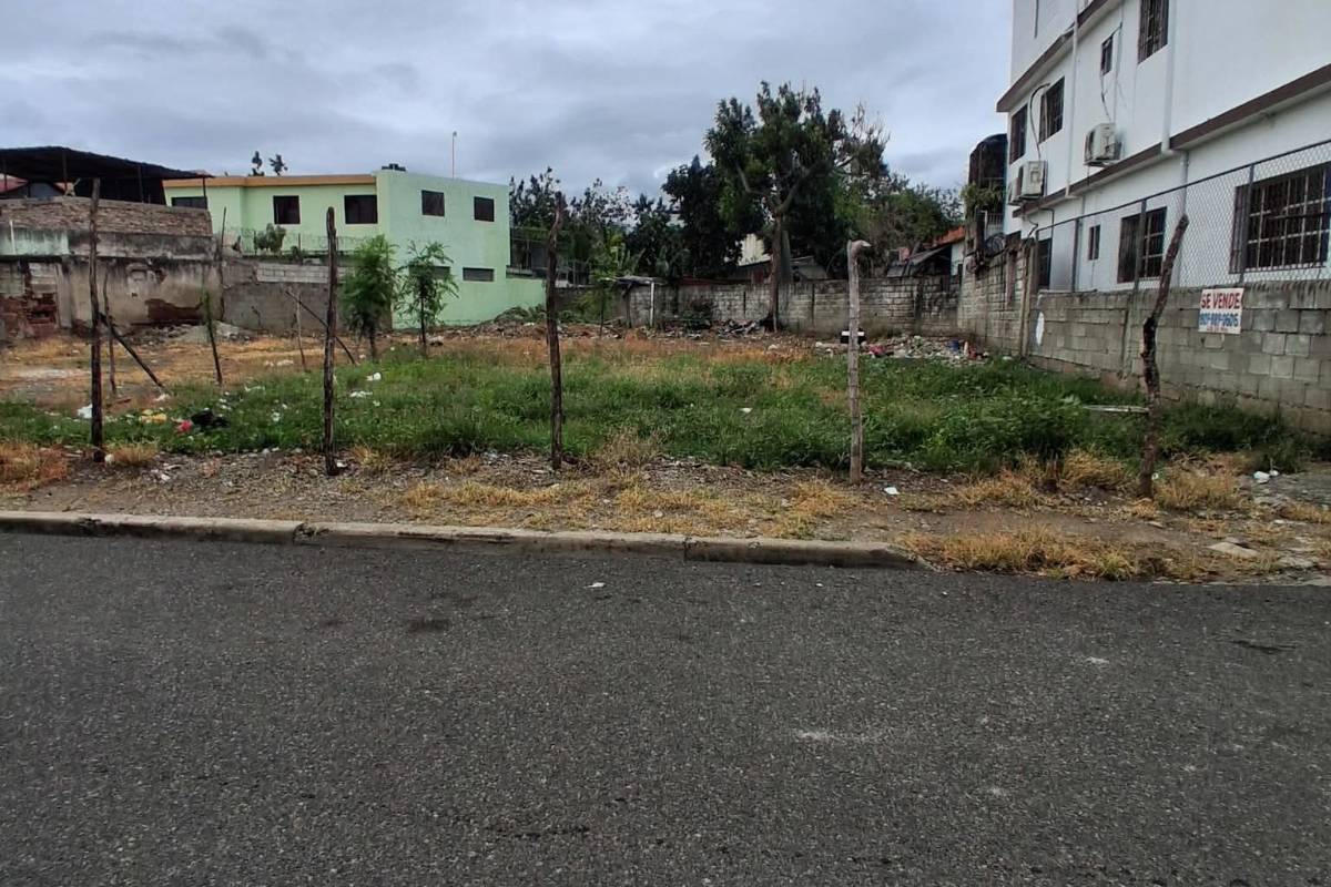 SOLAR EN VENTA EN LA VEGA